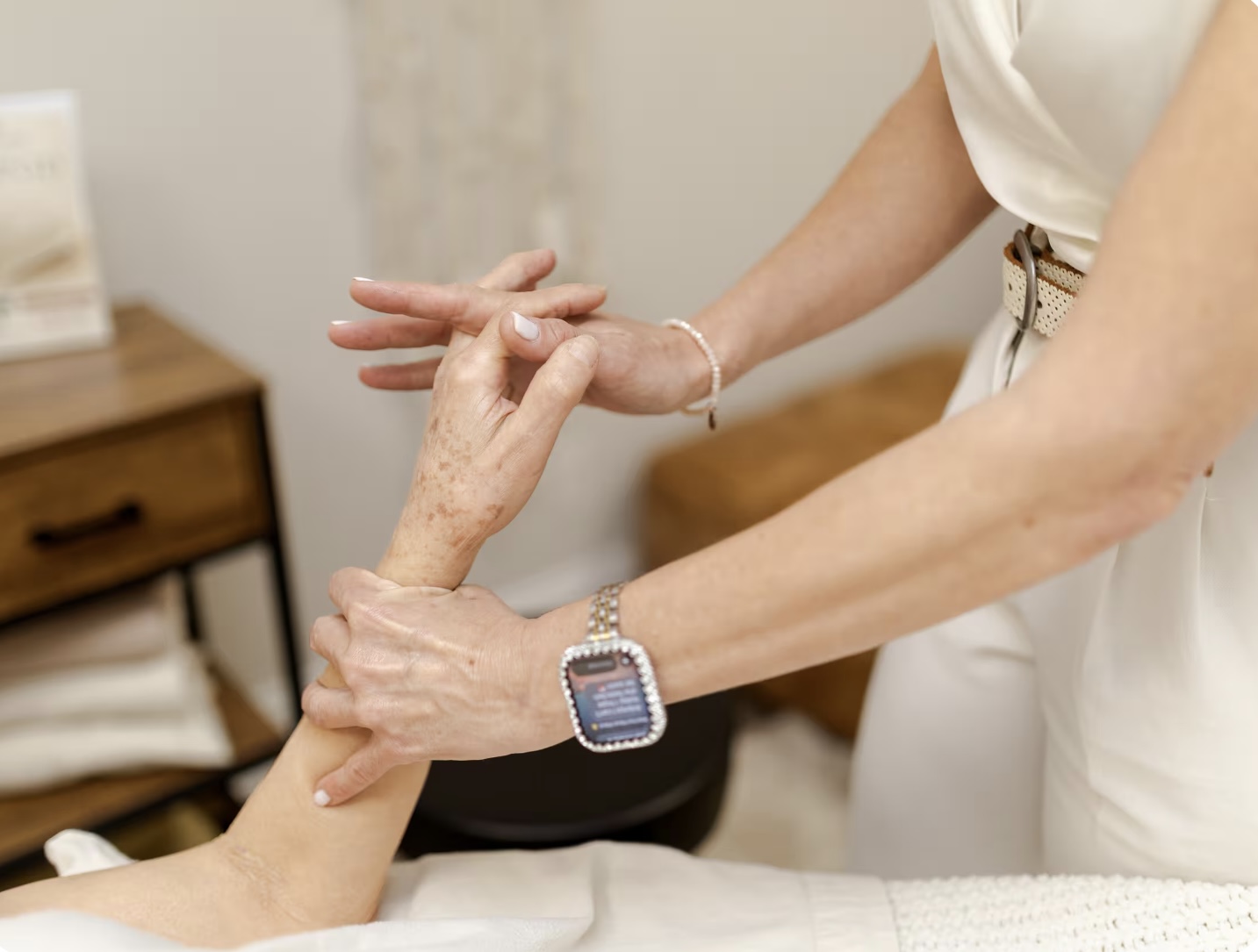 Detailed hand massage technique
